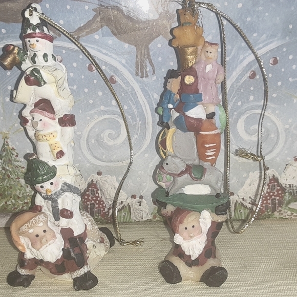 Set of 5 ornaments. Santa rejoice ornament & 4 elf with stack package ornaments. - Picture 2 of 8